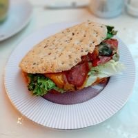 Grillgemüse Focaccia mit scharfer Erdnusssoße at Isabella Glutenfreie Pâtisserie - Eduard-Breuninger-Straße in Stuttgart
