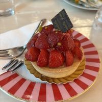 erdbeer tarte  at Isabella Glutenfreie Pâtisserie - Eduard-Breuninger-Straße in Stuttgart