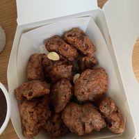 I really liked the dried garlic pieces on the chicken as well  at Vampire's Chicken in Seoul