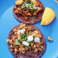 Taco al pastor y taco suadero at Doña Chepina in San Sebastian