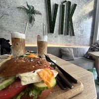 Bagel mit Tofu und Salatbeilage  at VíK - Vegan Venue in Bratislava