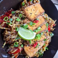 Azijietiški ramen makaronai su tofu at Kefyro ūsai in Palanga