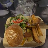 bbc burger  at The British Book Club of Claude Baccot in Clermont-ferrand