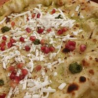 Verde Vegan - zucchinicreme, veganer Feta, Pinienkerne, Granatapfelkerne und Pesto at Wolke - 1090 in Vienna