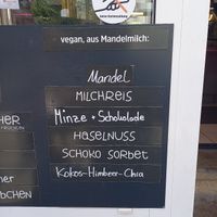 Veganes Milcheis at Dolomiddi in Furth
