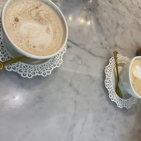 Chai latte and cafe latte  at Simply Raw Bakery and Bistro in Vienna