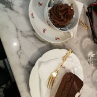 vegan cupcake and sachertorte at Simply Raw Bakery and Bistro in Vienna