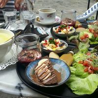 Breakfast Kombination at Simply Raw Bakery and Bistro in Vienna