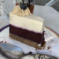 This cheesecake is killer 😩 at Simply Raw Bakery and Bistro in Vienna