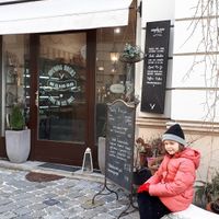 My favourite place in Vienna 💚 at Simply Raw Bakery and Bistro in Vienna