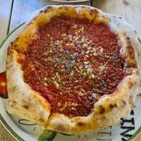 Marinara pizza at Pizzeria Il Mercato in Knokke-heist