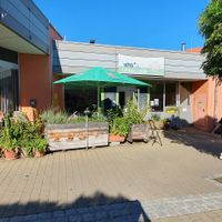  at Lesecafe Anstandig essen in Erlangen