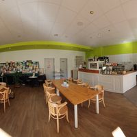  at Lesecafe Anstandig essen in Erlangen