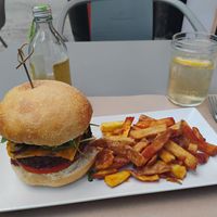 Terminator burger and ginger kombucha at La Huella Vegana - ES Visuals in Andorra La Vella