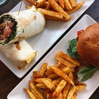 Ke vap y hamburguesa mohamed ali  at La Huella Vegana - ES Visuals in Andorra La Vella