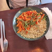 Quinoa bowl with chickpeas, sweetpotato and veggies at La Huella Vegana - ES Visuals in Andorra La Vella