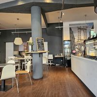 Inside at PictureYourCity Cheesecake & Gallery in Dusseldorf