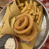 Vegan mayo and vegan onion rings   at Pantondo in La Spezia