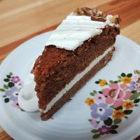 Carrot cake met slagroom at Zo'ndag Werkendam in Werkendam