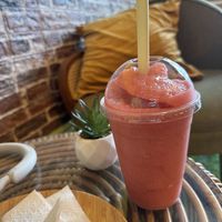 Strawberry smoothie made in the moment 🍓 very refreshing and delicious!   at Sugar Planty in Mexico City