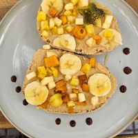 Fruit toast at Balino Yoga Café  in Sevilla