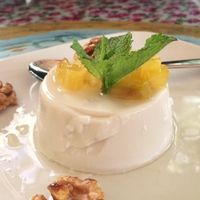 Vegan pannacotta at PSI in Lisbon