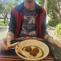 Falafel and hummus starter at PSI in Lisbon