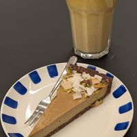 Pistachio tart + pumpkin spice latte at Terter in Brussels