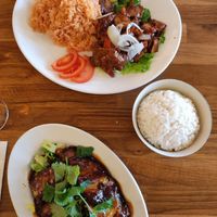 Bœuf Lok Lak, canard laqué et riz nature (2€) at Vegebowl in Paris