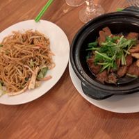 Nouilles de légumes sautés, marmite de poulet caramélisé at Vegebowl in Paris