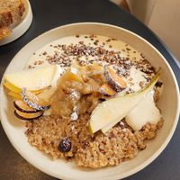 Urkorn-Porridge at NEĀ The Deli & Urban Concept Store in Bochum