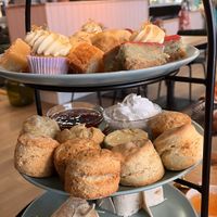 Wat een feest was het zo lekker!! Met zijn vierennegentig Vegan hightea genuttigd. We gaan snel weer een keer!! 😍  at Gebakswinkel Bloem in Weert