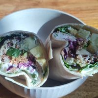 Vegan "tuna" wrap 🌯 at be low - bowl bar in Buchholz In Der Nordheide
