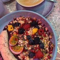 Açaí bowl and almond milk cappuccino   at EL&N in Paris