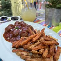 Veganské kuličky se zeleninovými hranky (celer, batát…) rebarborová limča  at Restaurant U Koule in Jaromer