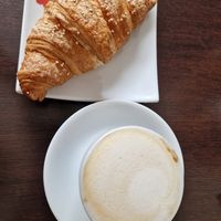 Brioche vegana arancia e quinoa e cappuccino d'avena at Appetitofu in Magenta