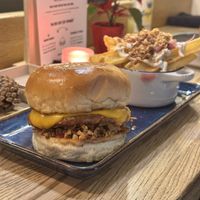 Combo: Vegean burger with truffle fries  at SIGGIS v/gan burger & co in Munich