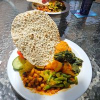 Mixed vegetarian plate with 5 different veggies plus rice and poppadom at Shalimar - Kiosk in Bonn