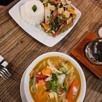 Thom kha and nuoc sot dau phong at Vinapho Centro in La Paz