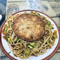 Pasta con verduras + burger de quinoa  at Tomate Vegetariano in La Paz