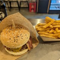 Burger und Pommes at VEG'D - Vegan Burgers - NK in Berlin