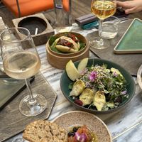 Humus ve enginar salata  at Hiç Lokanta - Urla in Izmir