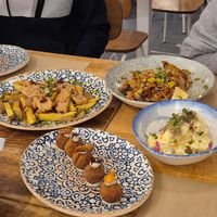 Croquetas, solomillo, wok, ensaladilla at Mocka Tomares in Tomares