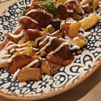 Papas bravas veganas at Mocka Tomares in Tomares
