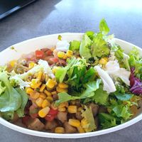Burrito bowl con no pollo y ensalada at Restaurante Habanero in Tenerife
