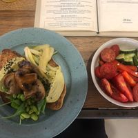 „Vegan brekkie“ + additional fresh vegetables. Together with fresh orange juice it cost 7100 Ft, approx. 17€  at Franziska in Budapest