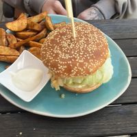 Moselburger ohne Patty stattdessen mit Kartoffelbrei und Sauerkraut und Räuchertofu  at Die Sonnenuhr in Zeltingen