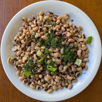 black eyed peas with fresh herbs and fresh onion at Siga Siga in Crete