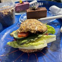 Vegan bun with beetroot hummus  at Omattgjort in Geilo