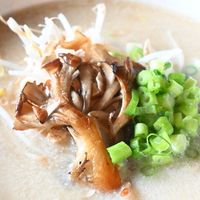 Vegan ramen maitake mushroom topping at Rokaku Tea House - Hexagon Cafe  in Miyajima